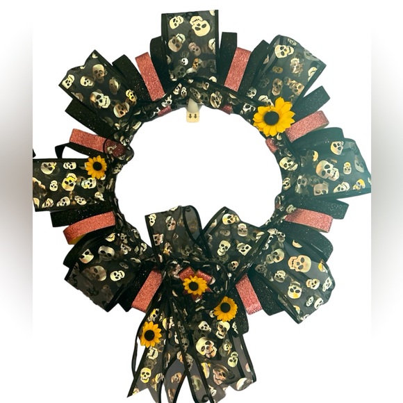 Skull black and pink wreath. - Picture 1 of 1